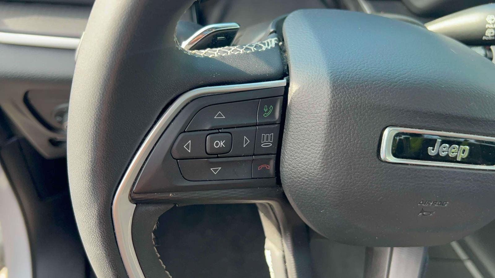 Used 2023 Jeep Grand Cherokee L Laredo w/ Luxury Tech Group I AWD/4WD image 19