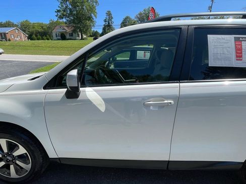 Used 2017 Subaru Forester 2.5i Premium AWD/4WD image 3