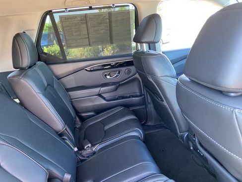 Used 2025 Honda Pilot Touring image 21