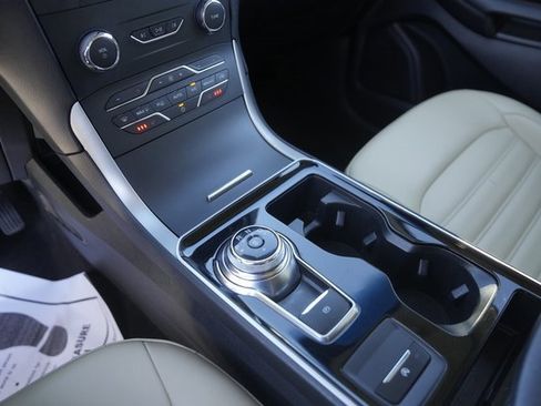 Used 2020 Ford Edge SEL image 27