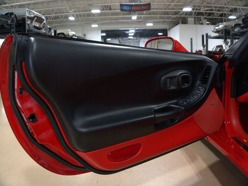 Used 2000 Chevrolet Corvette Coupe w/ Roof Pkg image 29