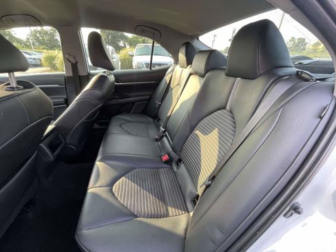 Used 2022 Toyota Camry SE FWD image 12