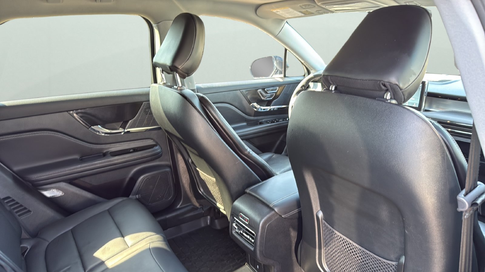 Used 2022 Lincoln Corsair FWD w/ Premium Package image 28