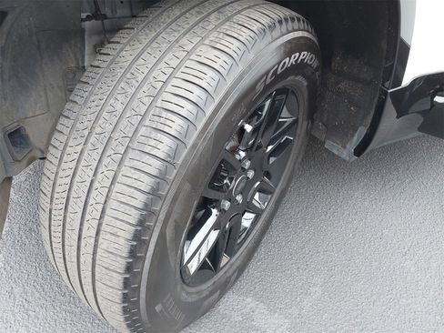 Used 2023 Land Rover Defender 110 X-Dynamic SE image 41