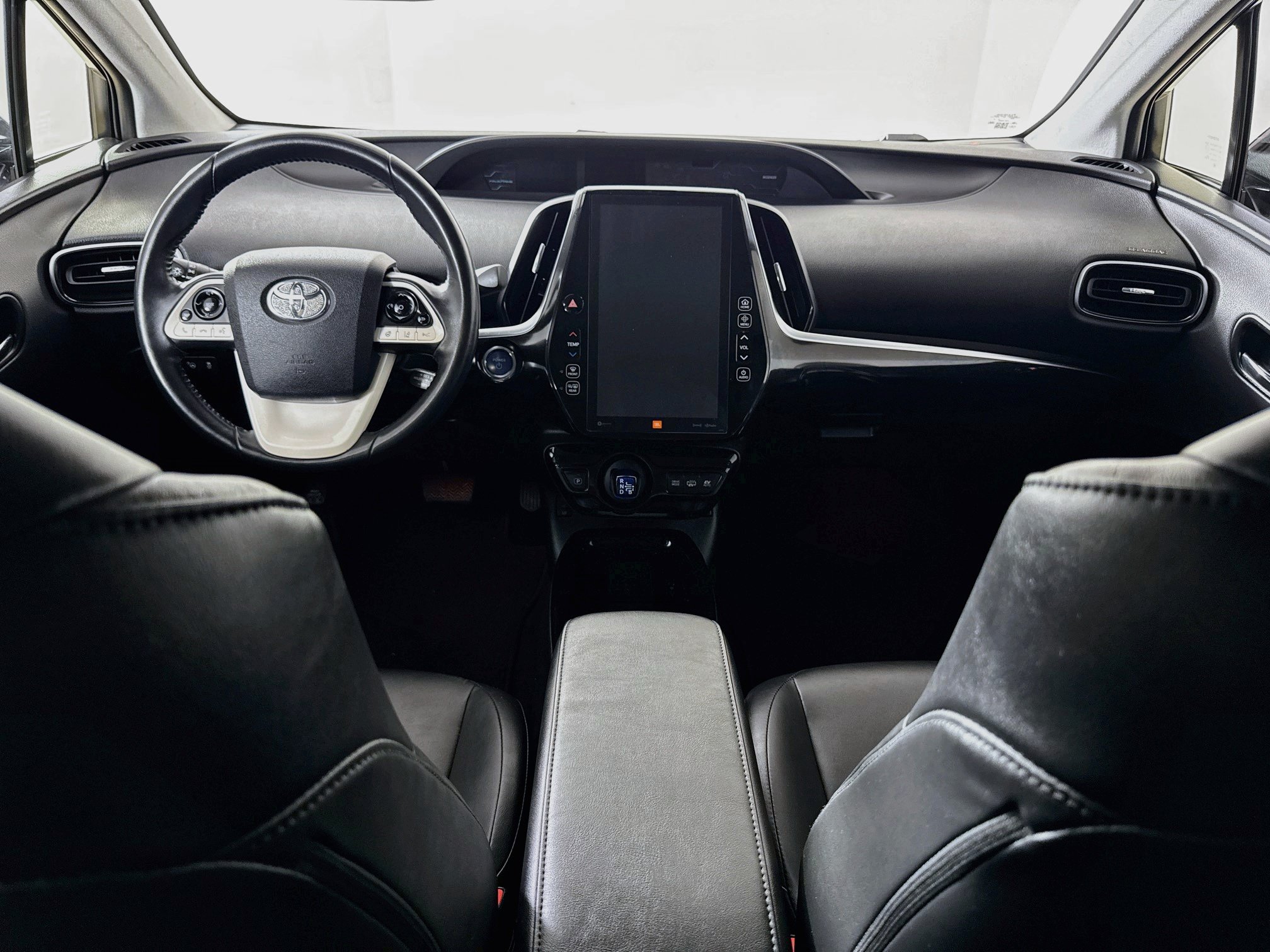 Certified 2017 Toyota Prius Prime Advanced FWD image 3