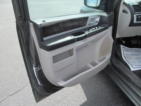 Used 2010 Dodge Grand Caravan SXT FWD image 8