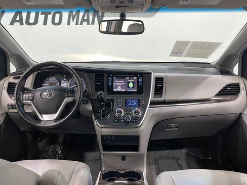 Used 2017 Toyota Sienna XLE w/ XLE Navigation Package FWD image 18