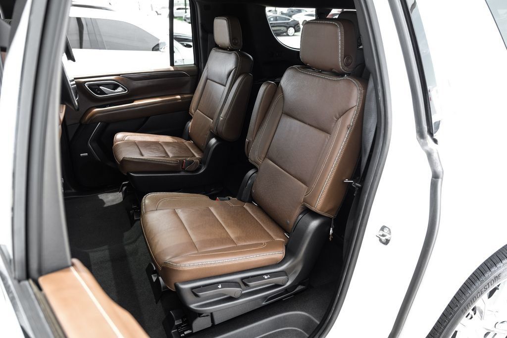 Used 2021 Chevrolet Suburban High Country RWD image 44