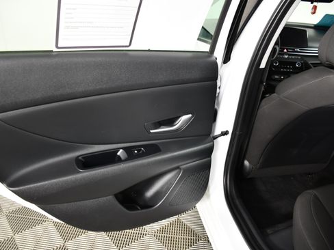 Used 2024 Hyundai Elantra SEL FWD image 44