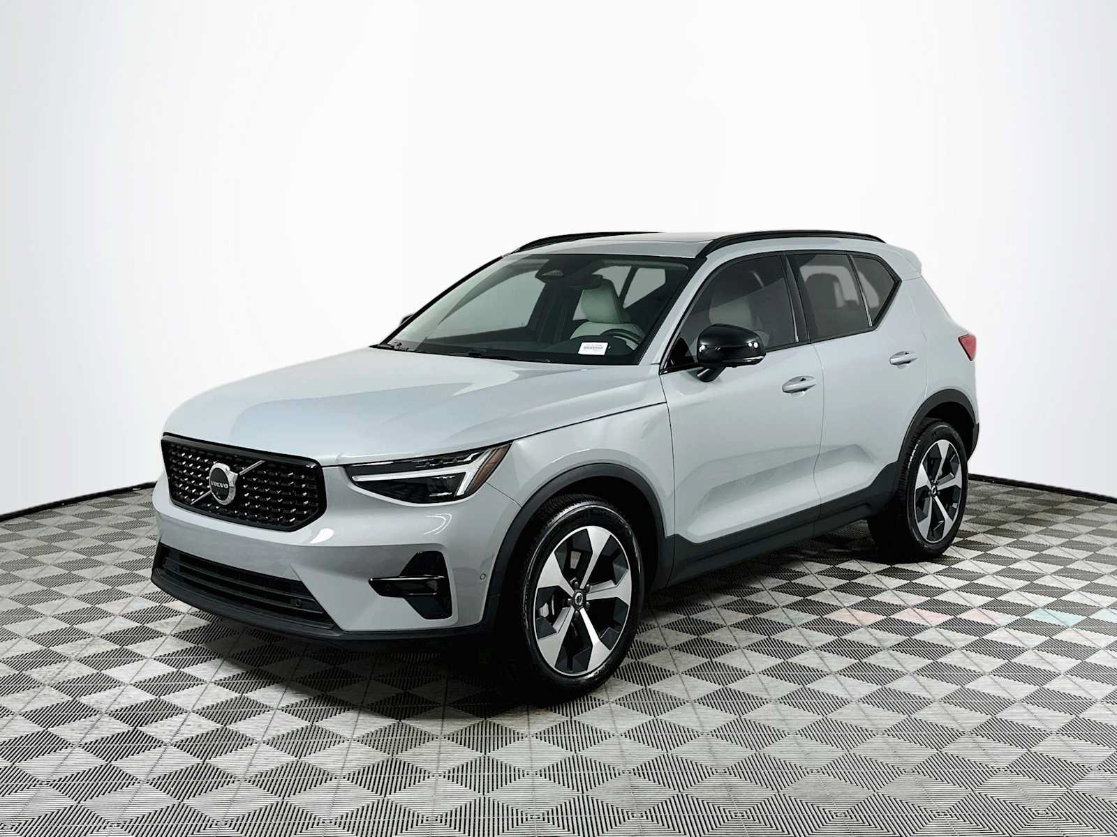 Used 2026 Volvo XC40 B5 Plus w/ Protection Package Premier AWD/4WD image 3