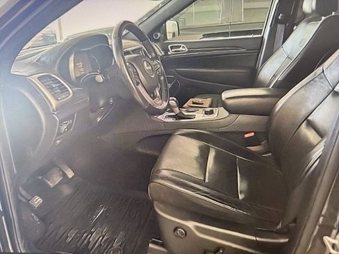 Used 2018 Jeep Grand Cherokee Overland w/ Jeep Active Safety Group image 13