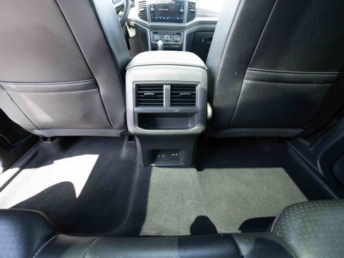 Used 2021 Volkswagen Atlas Cross Sport SE w/ Panoramic Sunroof Package FWD image 22