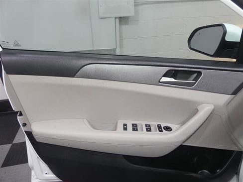 Used 2019 Hyundai Sonata SE FWD image 18