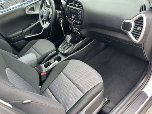 Used 2025 Kia Soul LX w/ LX Technology Package image 11