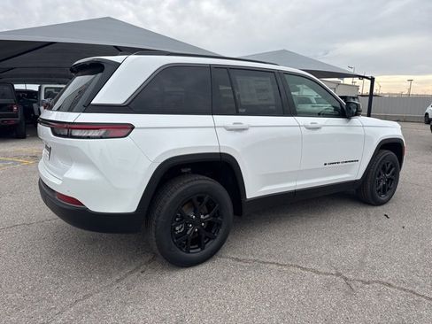 New 2026 Jeep Grand Cherokee Altitude image 6