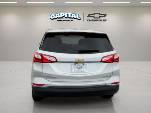 Used 2021 Chevrolet Equinox LS w/ LS Convenience Package image 4