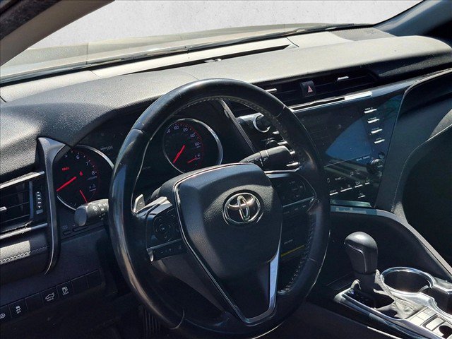 Used 2020 Toyota Camry XSE FWD image 9