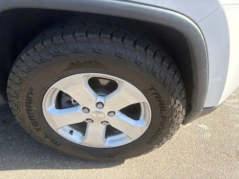 Used 2013 Jeep Grand Cherokee Laredo AWD/4WD image 6