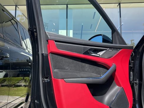 Used 2022 Jaguar F-PACE SVR image 9