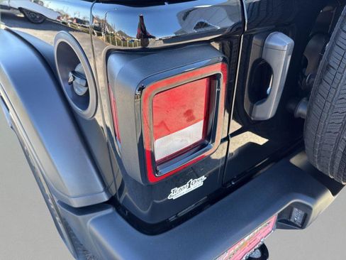 Used 2022 Jeep Wrangler Sport S image 28