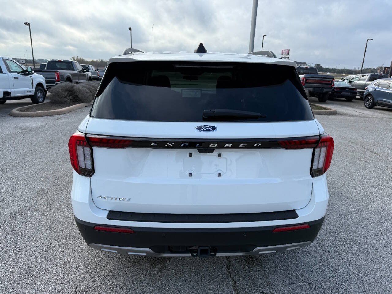 Used 2025 Ford Explorer Active w/ Active Comfort Package RWD image 4