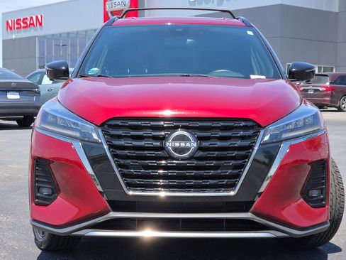 Used 2022 Nissan Kicks SR w/ Interior Electronics Package FWD image 8
