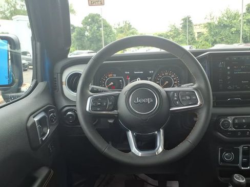Certified 2025 Jeep Wrangler Unlimited Sahara AWD/4WD image 20