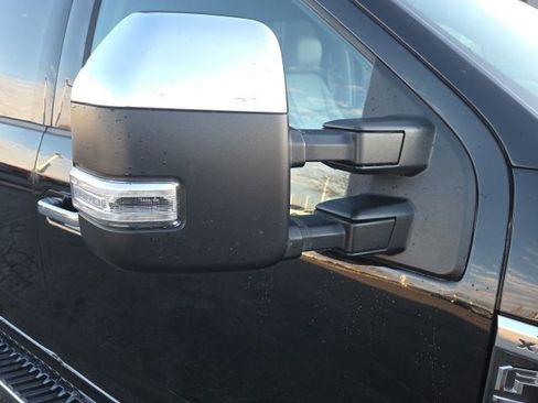 Used 2017 Ford F250 XLT w/ XLT Premium Package image 5