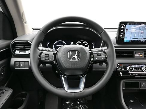 Used 2025 Honda Pilot Touring image 31