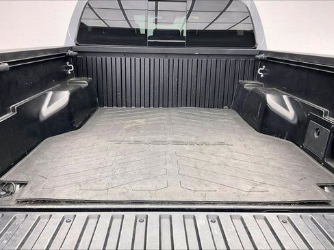 Used 2019 Toyota Tacoma TRD Sport image 28