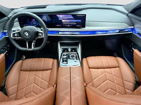 Used 2025 BMW 760i xDrive w/ Executive Package AWD/4WD image 13