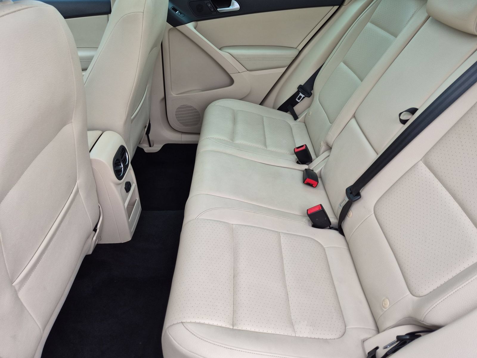 Used 2016 Volkswagen Tiguan SE AWD/4WD image 31