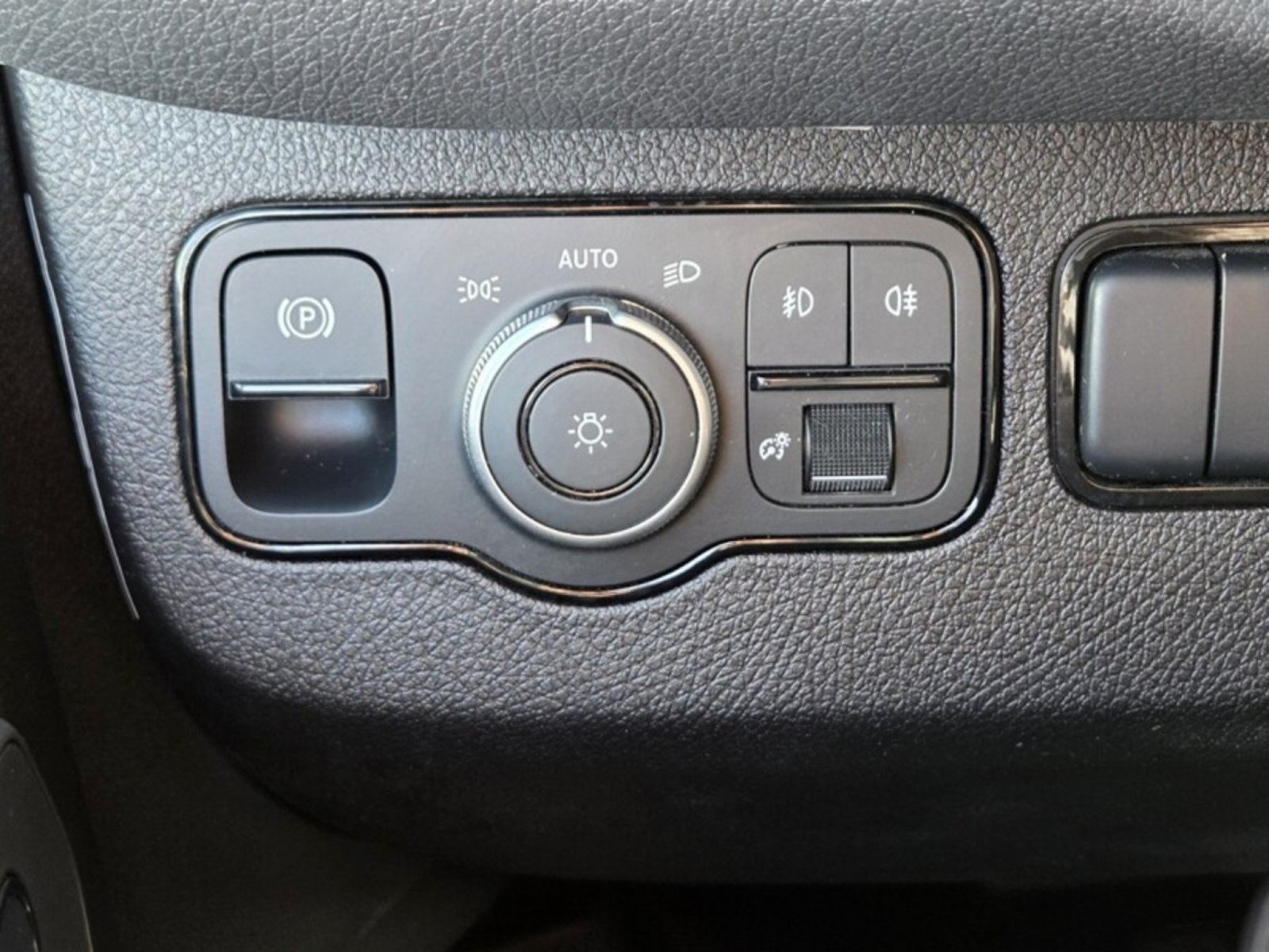 Used 2024 Mercedes-Benz Sprinter 2500 image 35