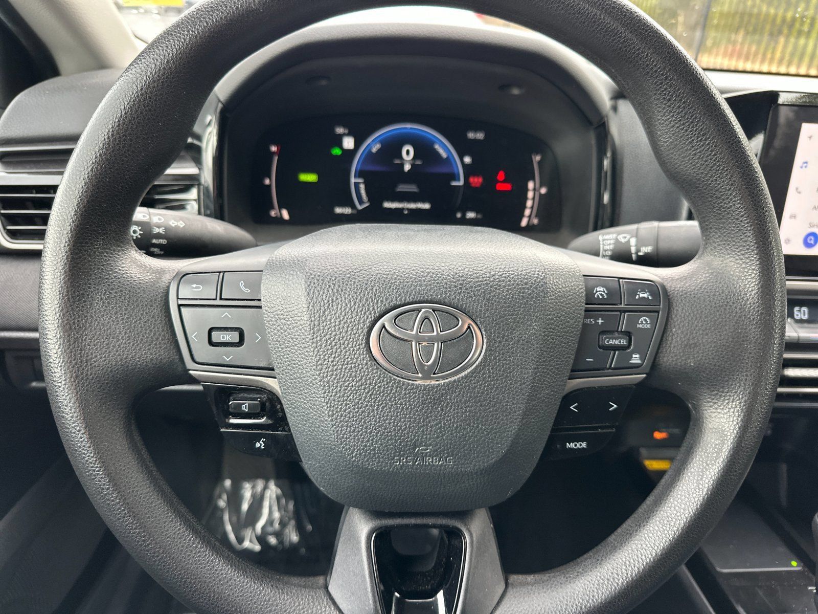 Used 2025 Toyota Camry LE FWD image 21
