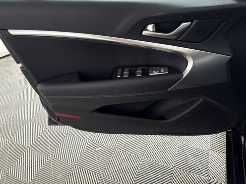 New 2025 Genesis G70 2.5T image 12