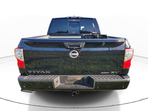 Used 2024 Nissan Titan SV w/ SV Convenience Package RWD image 5
