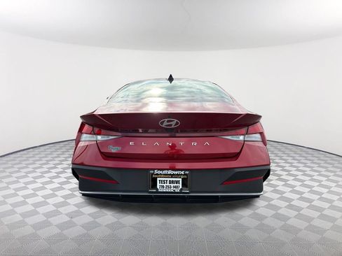 Used 2024 Hyundai Elantra SEL FWD image 6