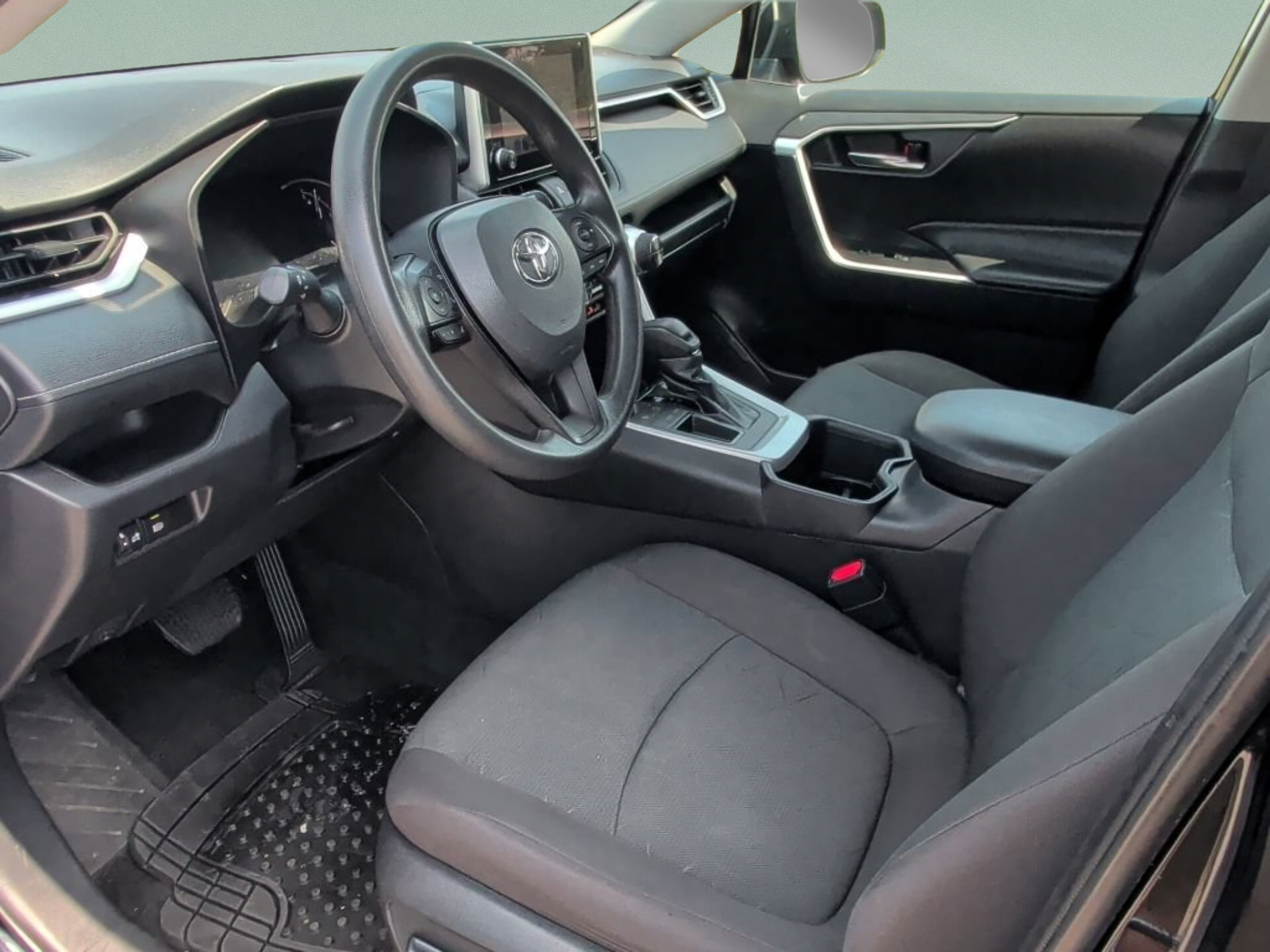 Used 2024 Toyota RAV4 XLE FWD image 29