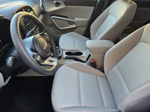 Certified 2025 Kia Soul LX image 12