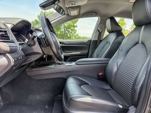 Used 2024 Toyota Camry SE FWD image 19