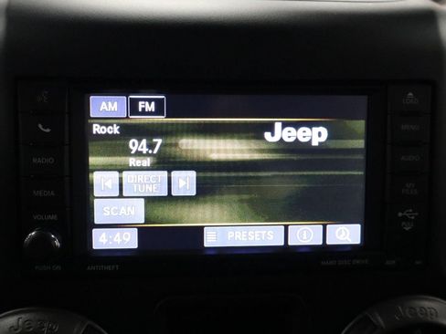 Used 2018 Jeep Wrangler Sport w/ Connectivity Group AWD/4WD image 16