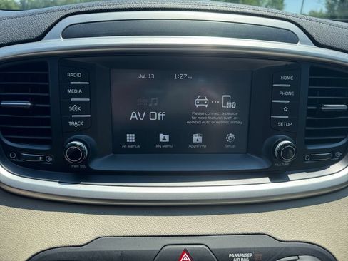 Used 2019 Kia Sorento FWD image 9
