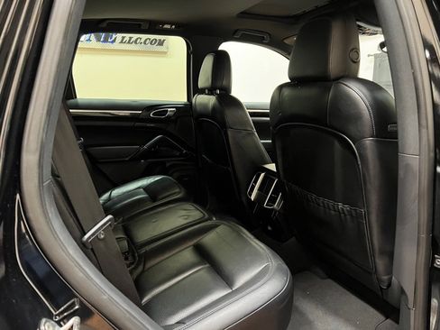 Used 2016 Porsche Cayenne AWD/4WD image 21