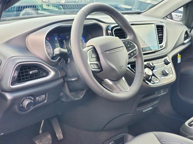 New 2027 Chrysler Pacifica Select AWD/4WD image 7