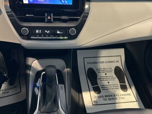 Used 2023 Toyota Corolla LE FWD image 11