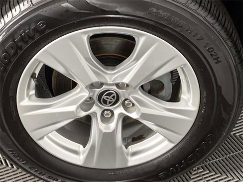 Used 2021 Toyota RAV4 XLE w/ Convenience Package image 30