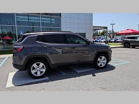 Used 2022 Jeep Compass Latitude image 34