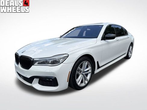 Used 2017 BMW 750i xDrive AWD/4WD image 1