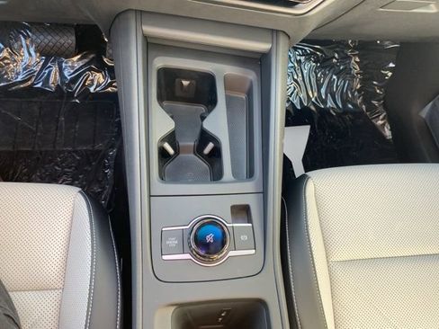 New 2025 Volkswagen Tiguan SE w/ Panoramic Sunroof Package image 36