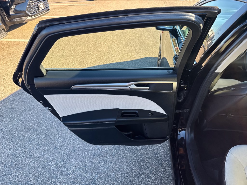 Used 2019 Ford Fusion SE w/ Equipment Group 151A FWD image 39